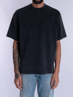 Typo embroiered t-shirt black 