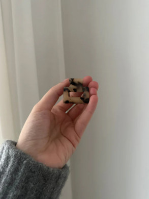 Ava clip tortoise 
