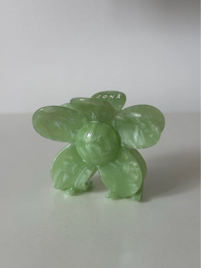 Flower clip apple green 