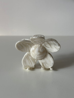 Flower clip beige swirl 