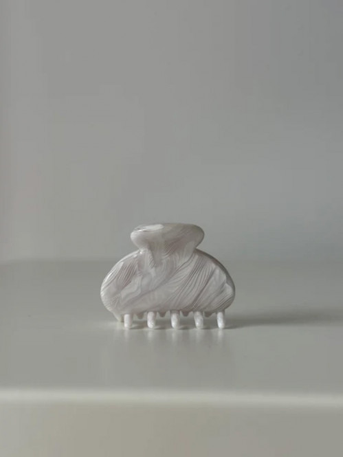 Emi clip white swirl 