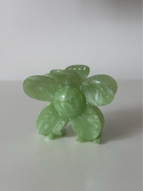 Flower clip apple green 