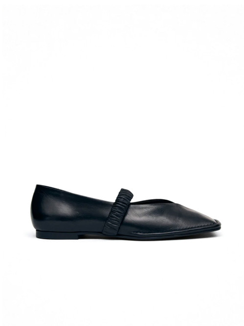 Lautan balleriana black leather 