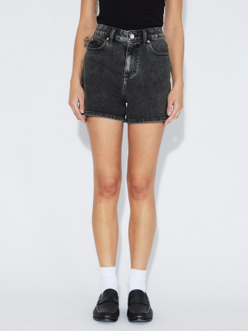 nora shorts tar aged black 