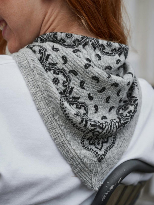 Ariya paisley scarf grey mel 