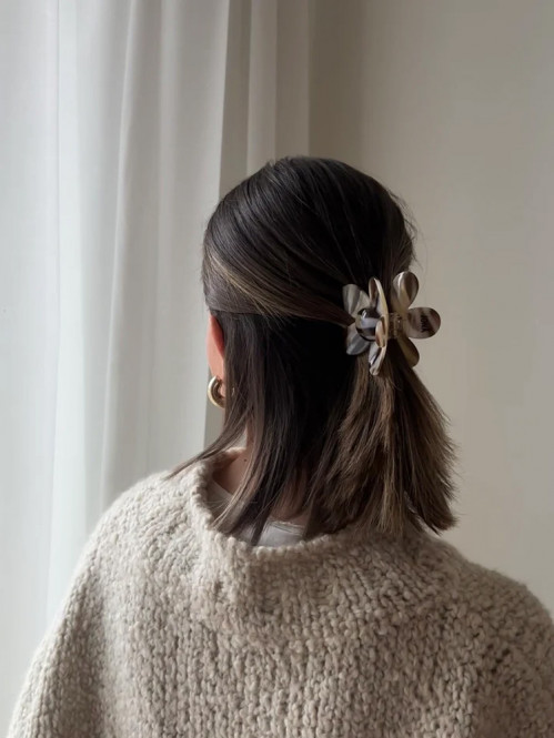 Flower clip tiger 