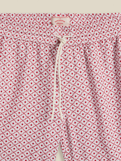 Tile shorts wht red 