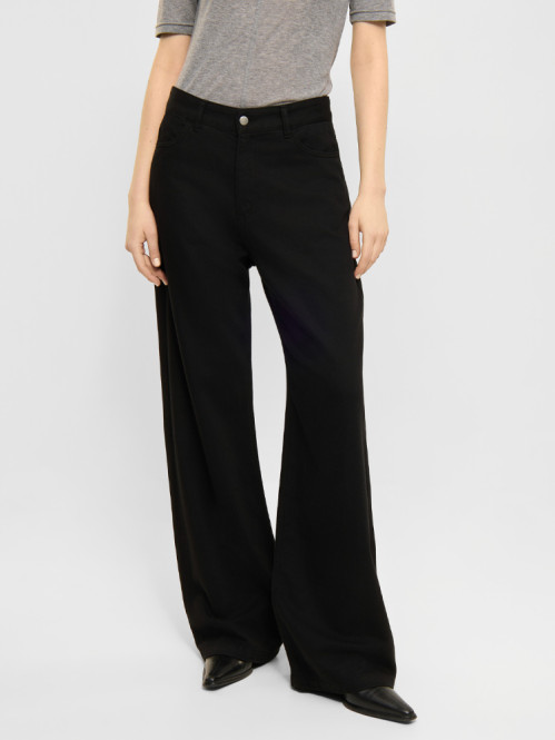 Wide leg jeans garment dyed black 
