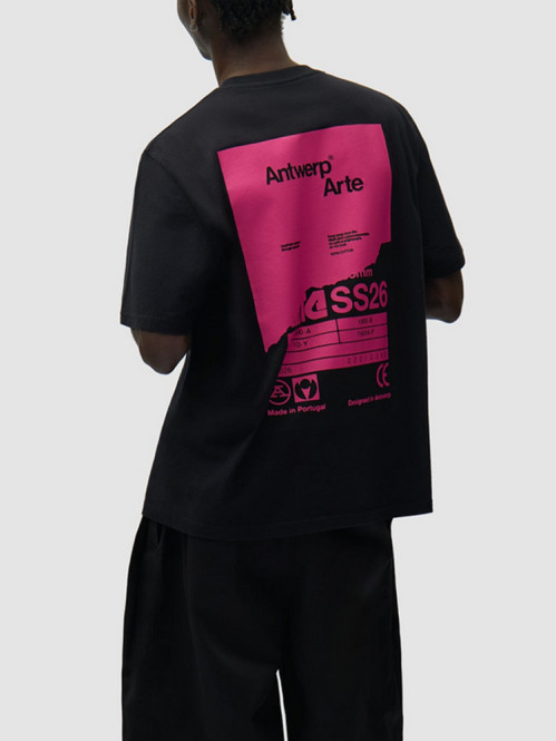 Pink serial t-shirt black 