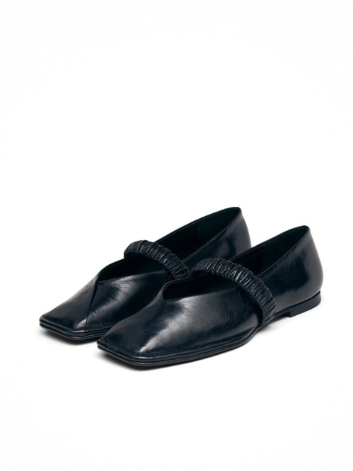 Lautan balleriana black leather 