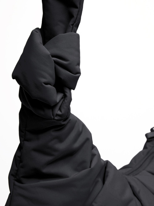 Pleat moon bag black 