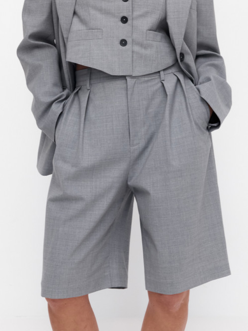 Double pleated shorts lt grey 