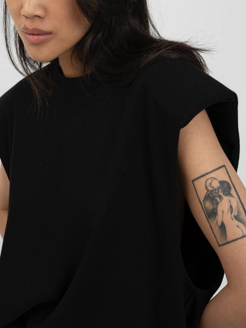 BP iconic shoulder tee black 