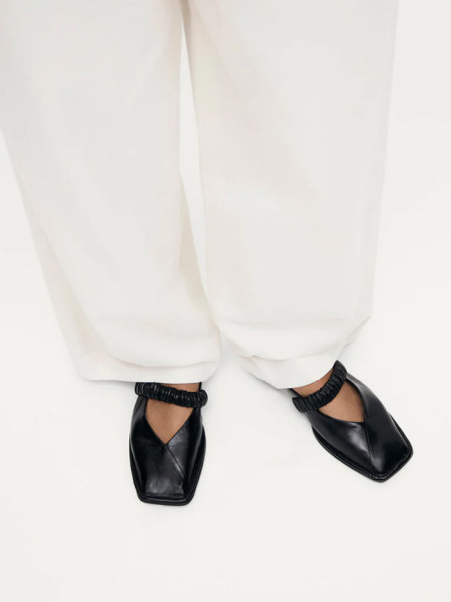 Lautan balleriana black leather 