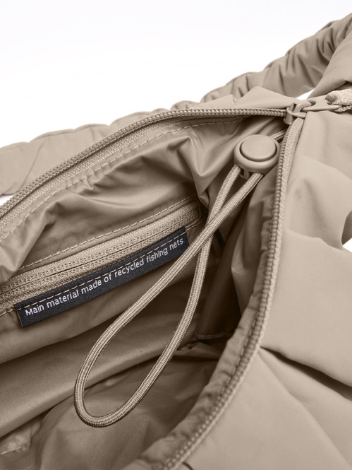 Pleat moon small bag  scallop 