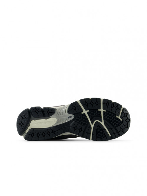 M2002RFL sneaker grey 