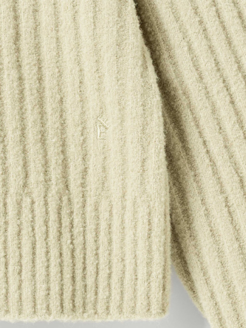 Pyrola pullover white moss 